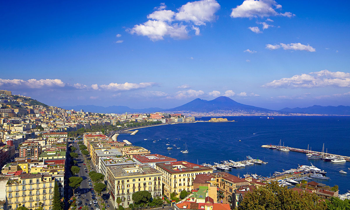 Il panorama di Napoli e il Vesuvio sullo sfondo